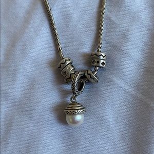 Decorative Pearl Pendant Necklace